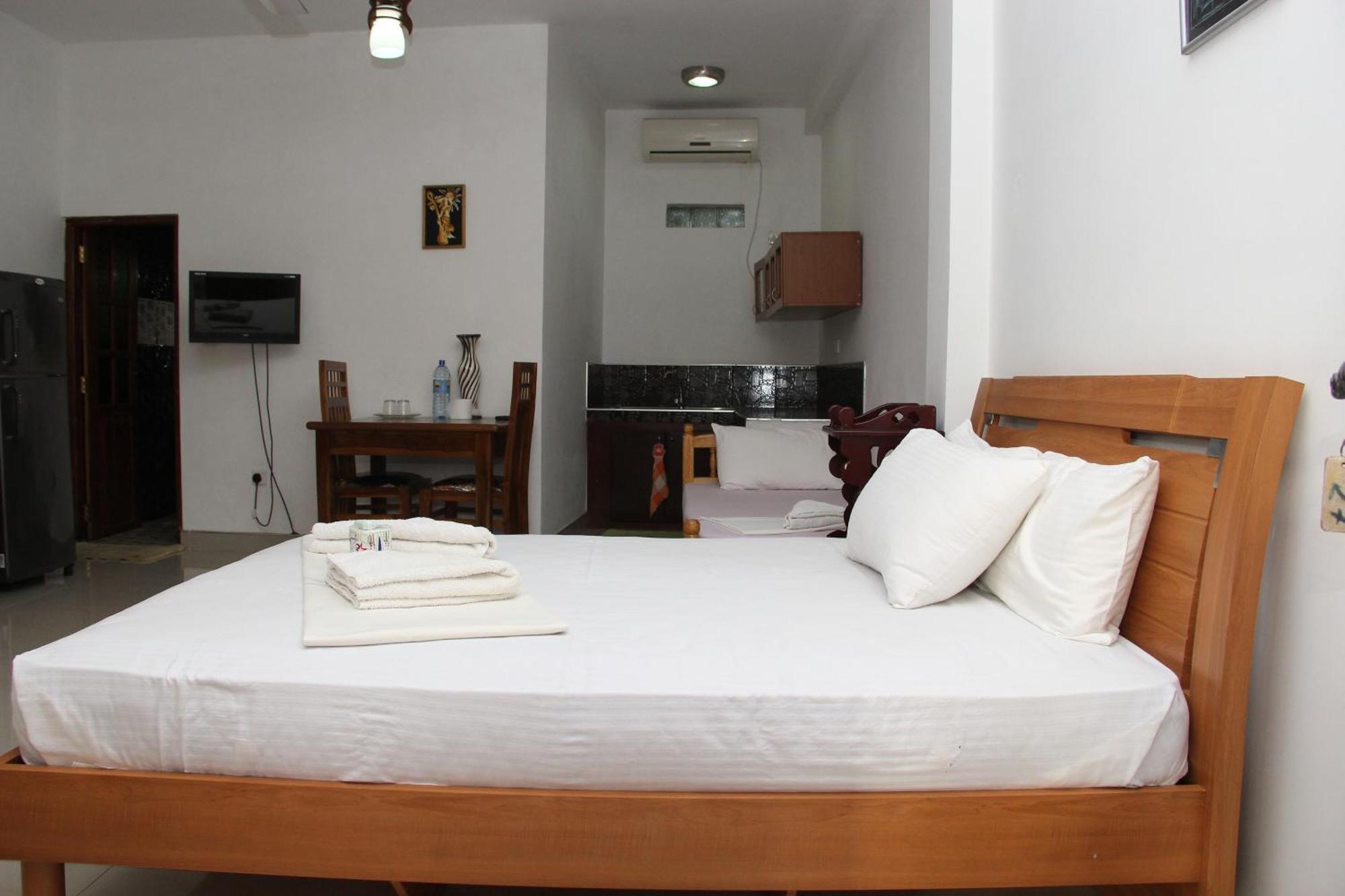 Shanith Guesthouse نيجومبو الغرفة الصورة